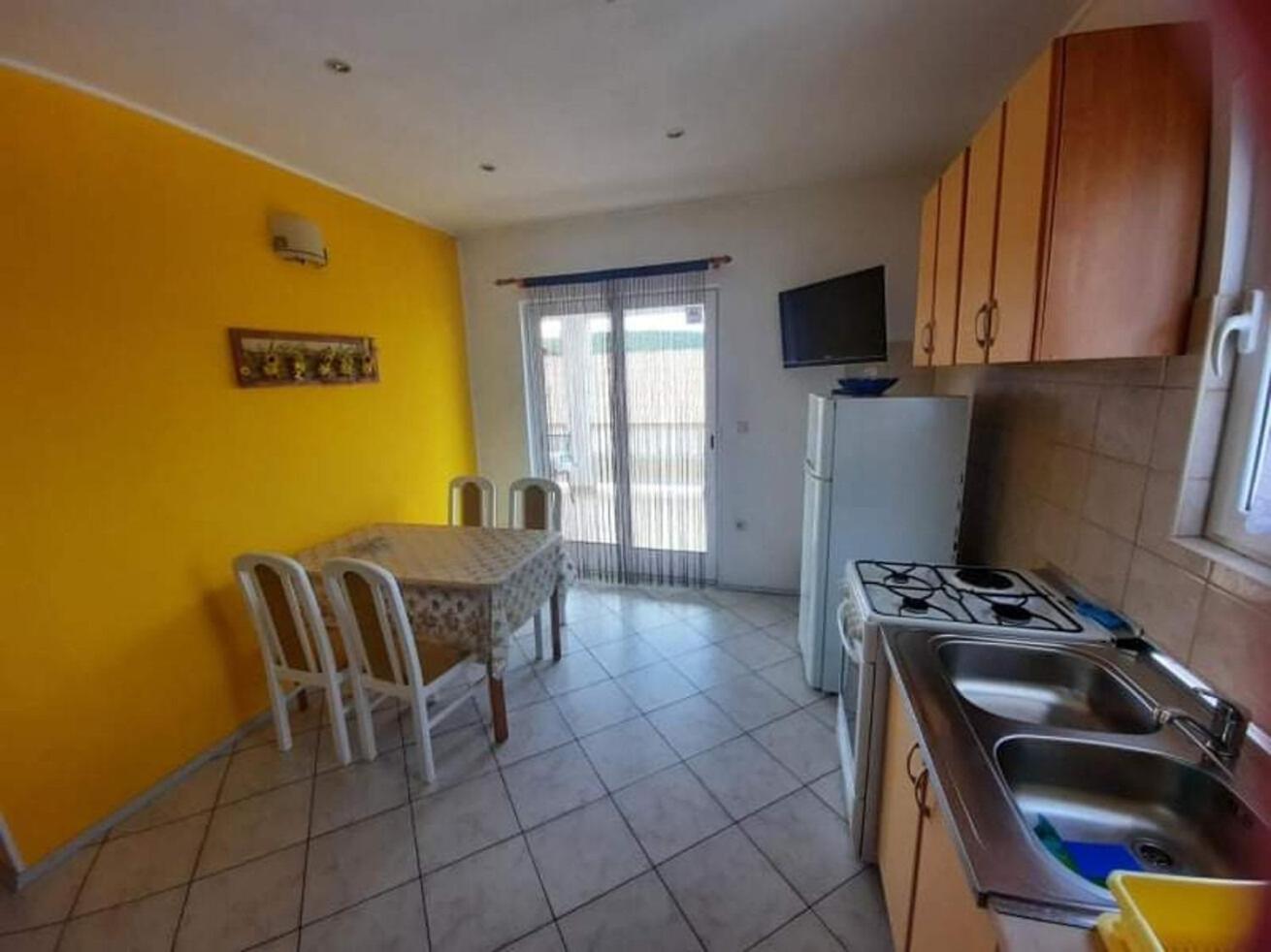 Apartments Robi- Swimming Pool And Beautiful Garden Kampor Buitenkant foto