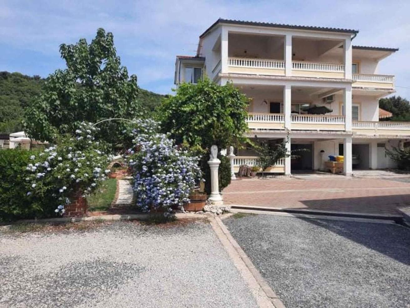 Apartments Robi- Swimming Pool And Beautiful Garden Kampor Buitenkant foto