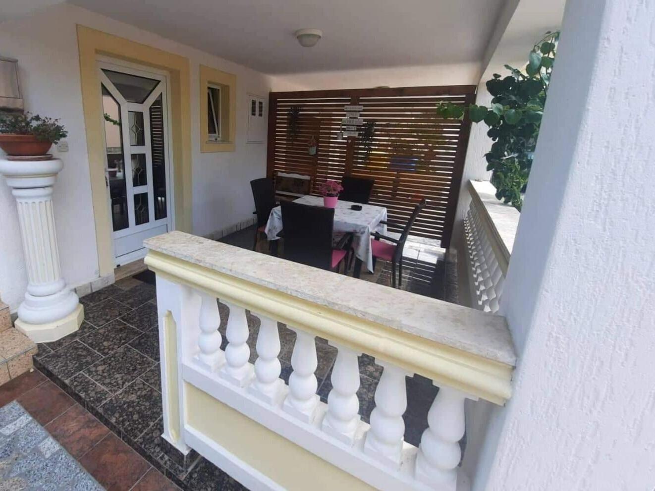 Apartments Robi- Swimming Pool And Beautiful Garden Kampor Buitenkant foto
